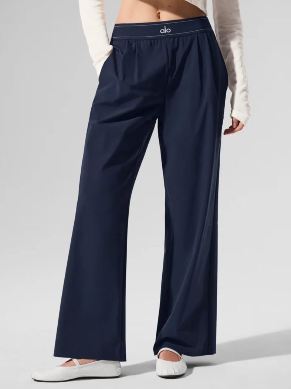 🧸New With Tags ALO Yoga Navy Suit Up Trouser Regular 30" Inseam☁️ - Picture 8 of 9